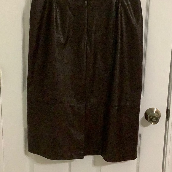 RUBY RD. Dark brown faux leather straight skirt, size 14 - Picture 3 of 6